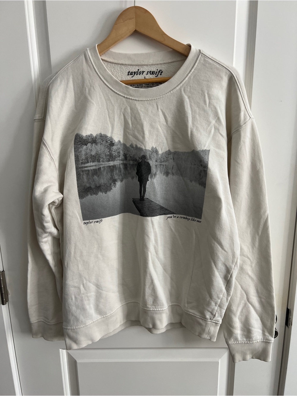 Taylor Swift 'you're a cowboy like me' Crewneck Sweater sz L